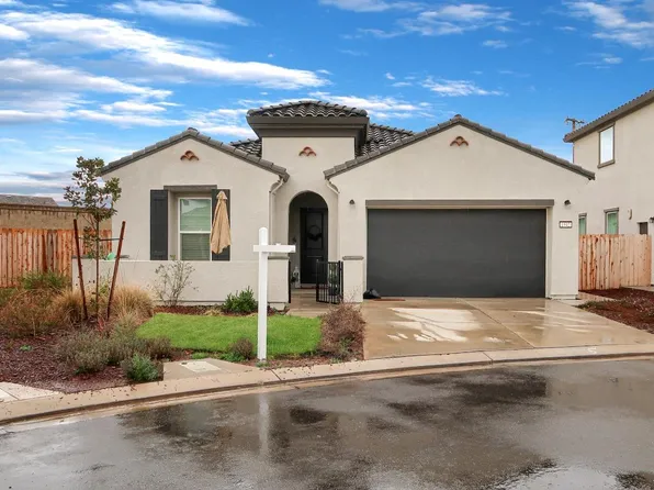 1942 Carmel Ranch Cir, Oakdale, CA 95361