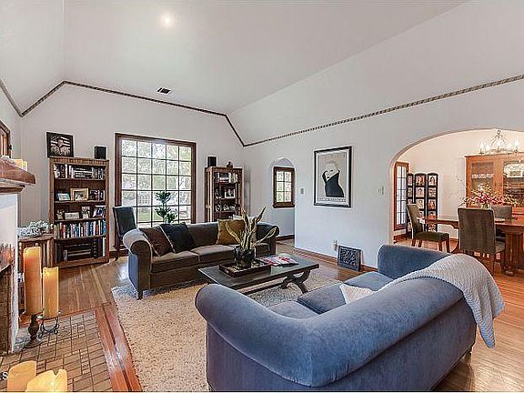 5th image of 2055 Stratford Ave