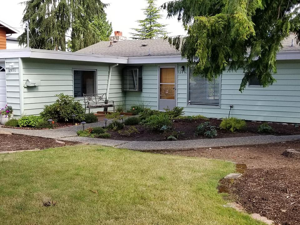 Level sidewalk & patio area to the entry