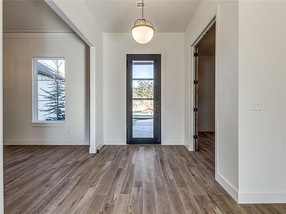 3rd image of 9401 Autumn Park Ln