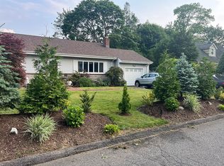 32 Chichester Rd, Huntington Station, NY 11746
