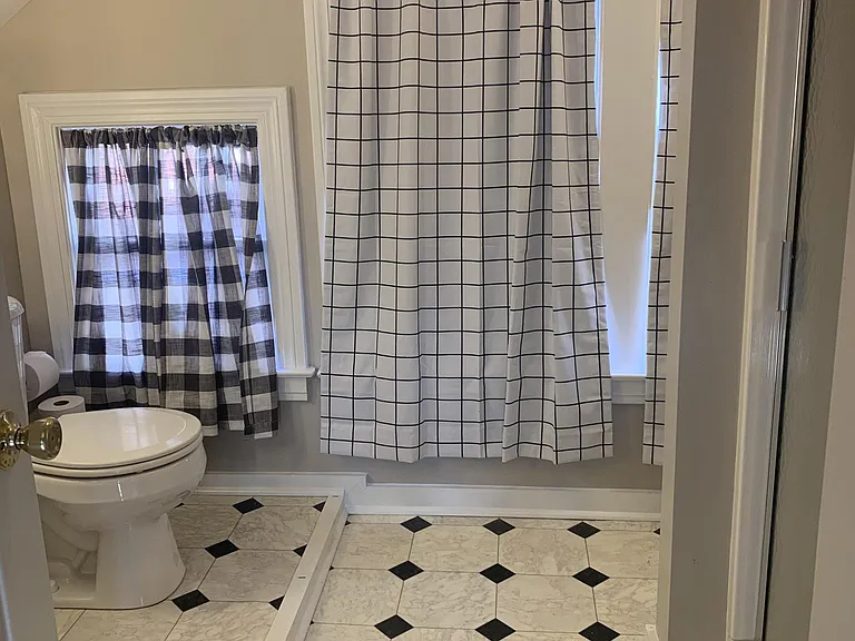 Second floor full bathroom