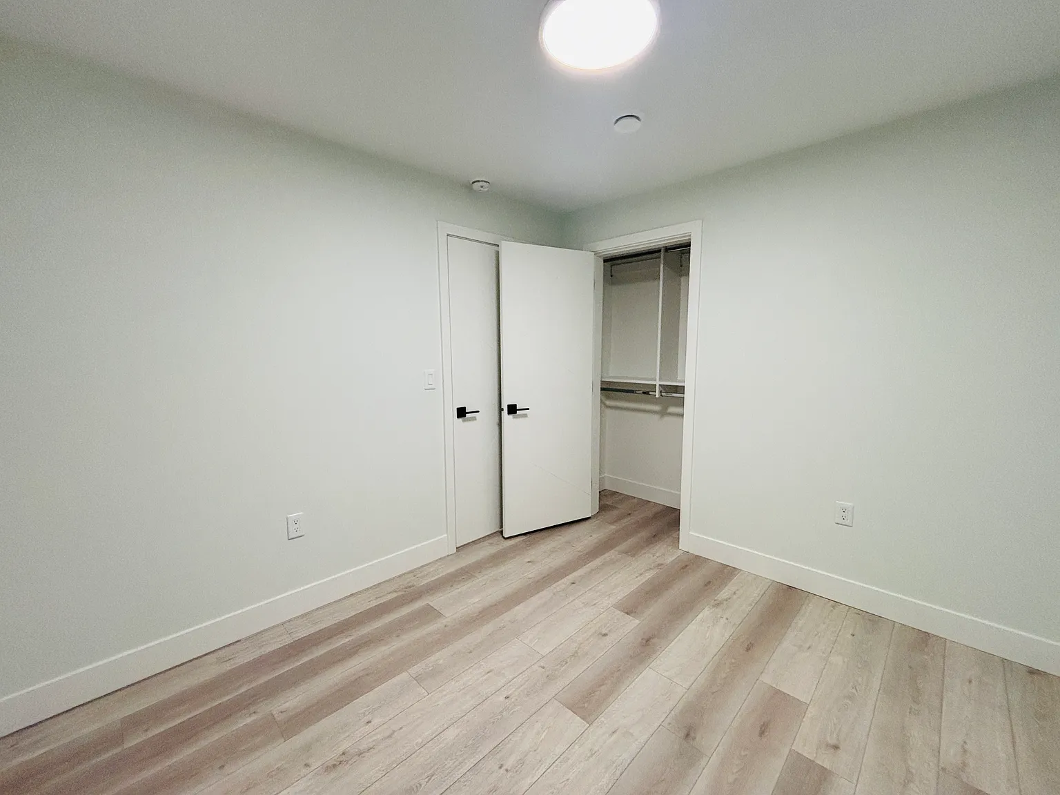 2 bed, 600 sqft, $2,100 — Photo 3