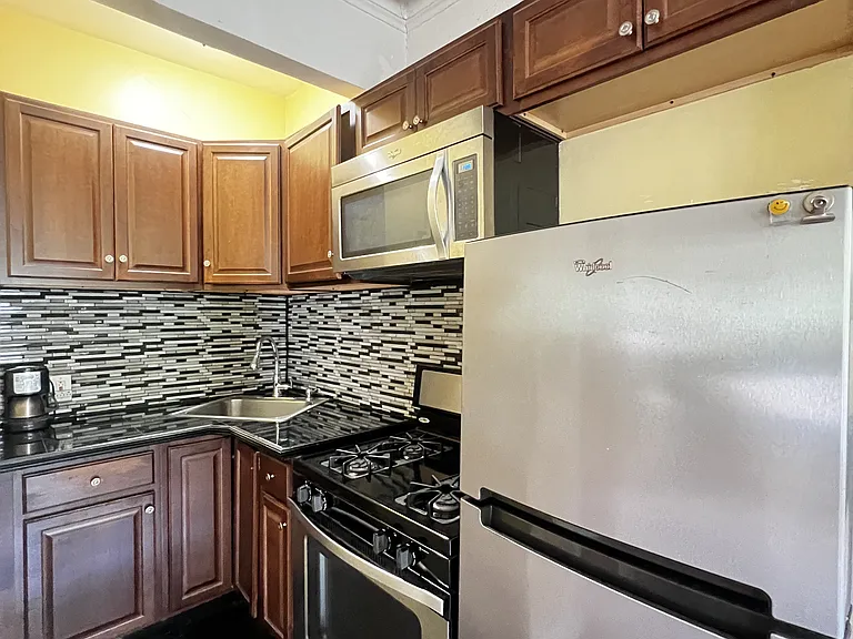 357 Halsey St #3F — Photo 6