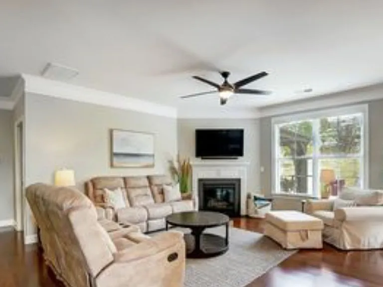 1476 Overlea Pl NW — Photo 4
