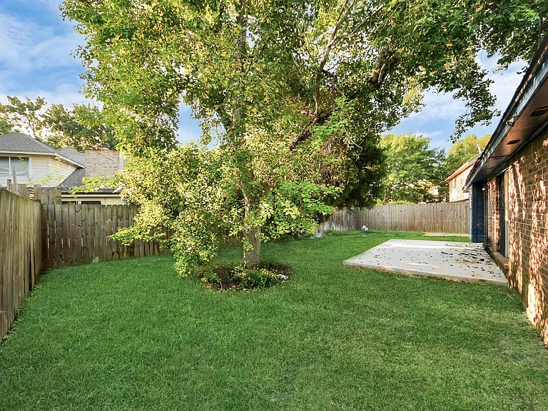 3611 Bee Bayou Ln — Photo 29