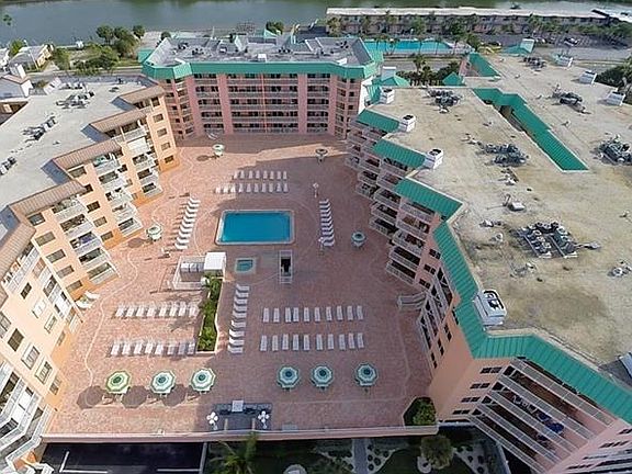 4th image of 18400 Gulf Blvd APT 1310