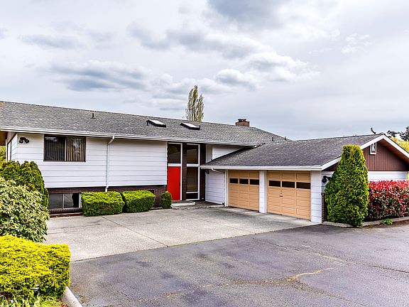2nd image of 2258 Fairway Ln