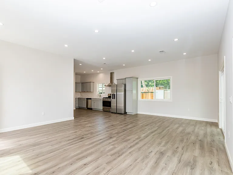 7909 Aura Ave — Photo 1