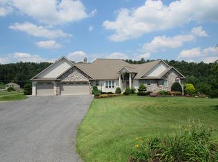 61 Zieglers Ln, Mohnton, PA 19540
