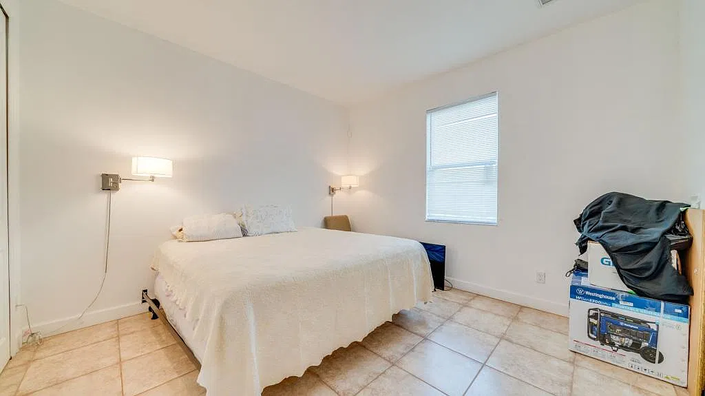 2411 Ben St — Photo 3