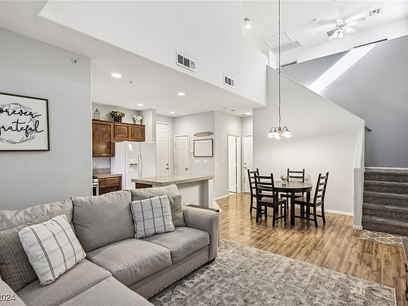 4th image of 6421 Buttercup Creek St