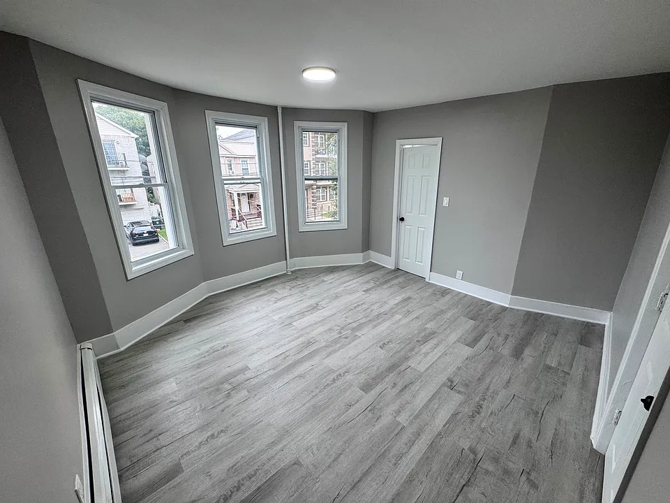 61 Tillinghast St #2F