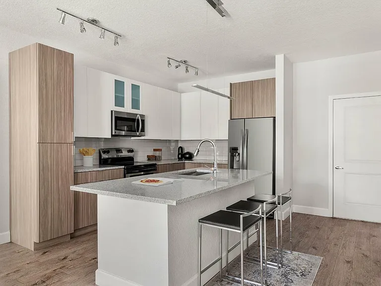 The Blake - Modern Two-Tone Kitchen