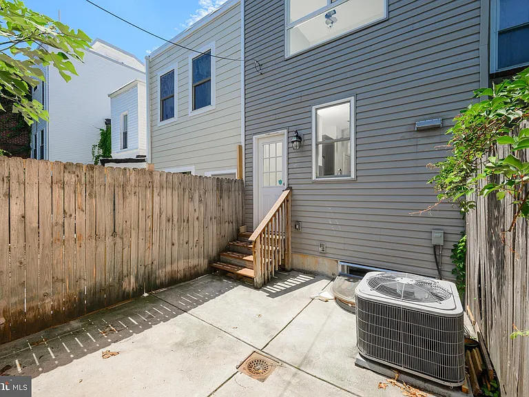 1439 N Newkirk St — Photo 13