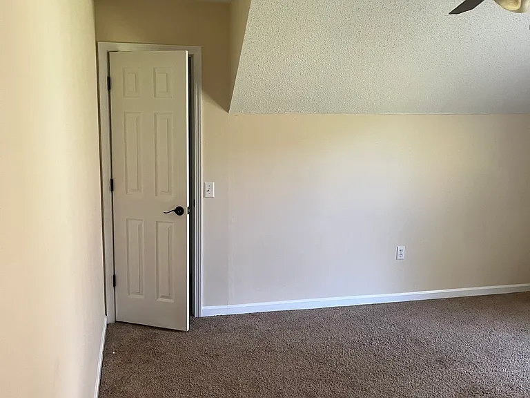 31 Springfield Ct — Photo 40