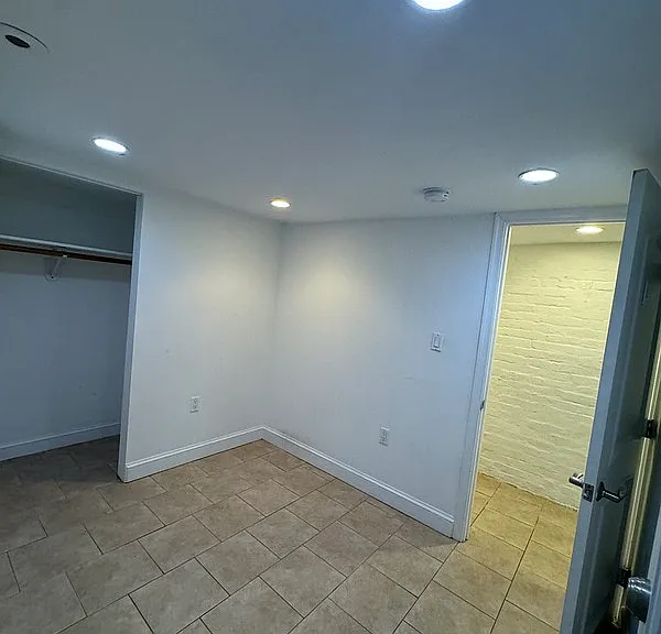 706 7th St SE #B1 — Photo 10