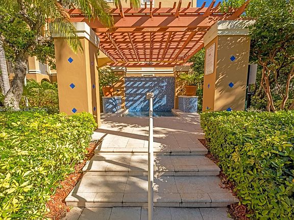 4th image of 19501 E Country Club Dr #9207
