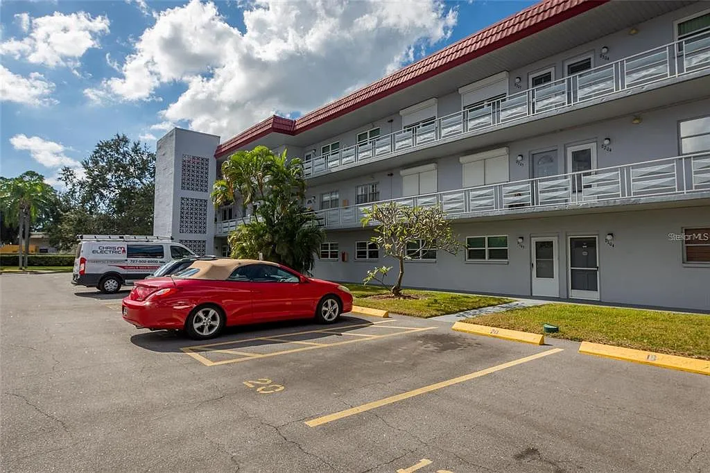 2 bed, 1.5 bath, 1140 sqft, $1,625 — Photo 2