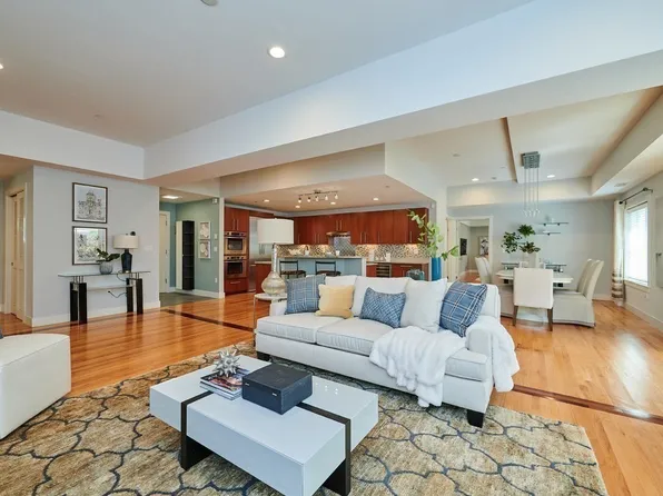 310 Hammond Pond Pkwy Unit 101, Brookline, MA 02467