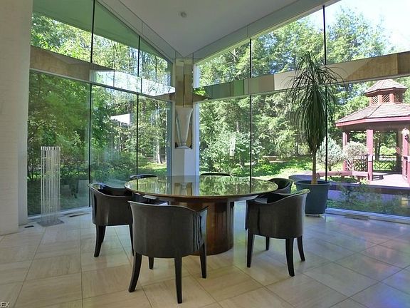 4th image of 40 Laurel Ct
