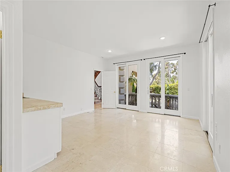 3210 N Ardmore Ave — Photo 22
