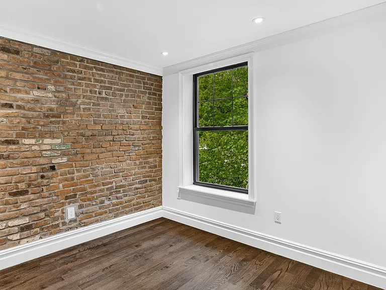 244 10th Ave #4E — Photo 7