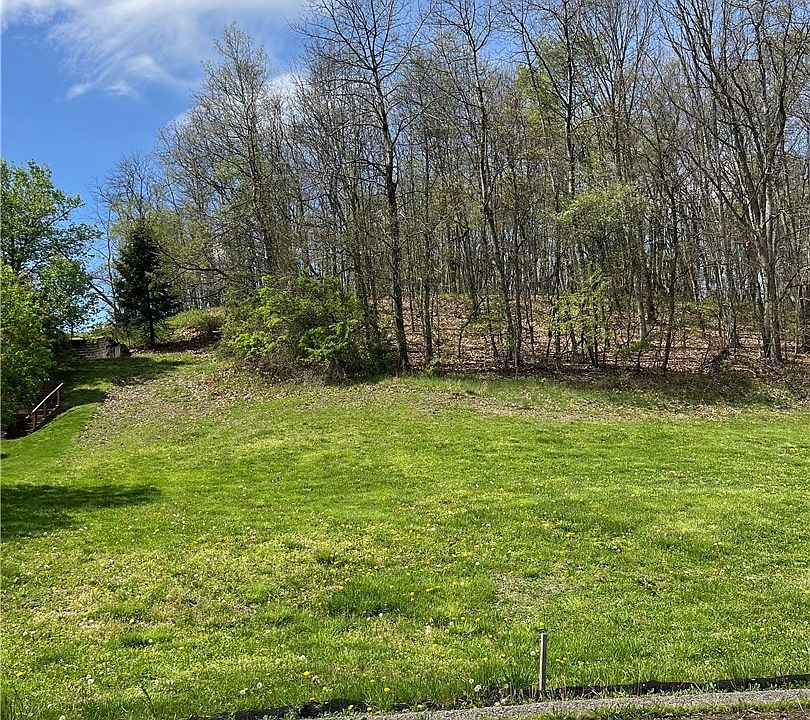 1st image of 4-104 Oakland Heights Rd