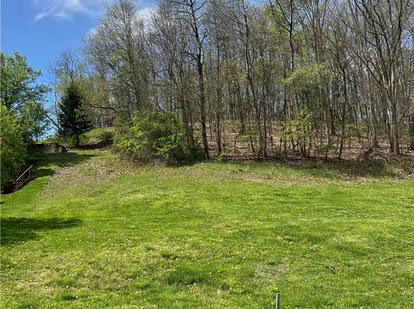 4-104 Oakland Heights Rd, Monaca, PA 15061