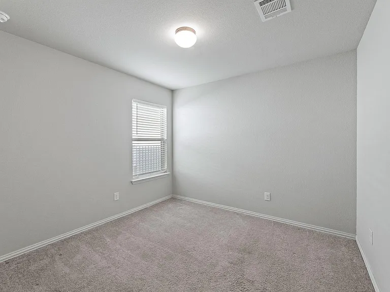 143 Alexander — Photo 26