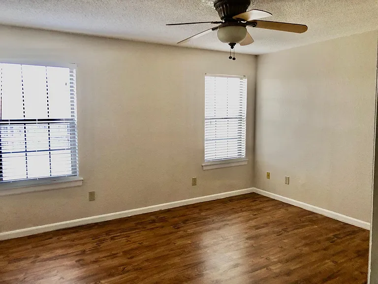 615 Valley Spring Dr — Photo 14