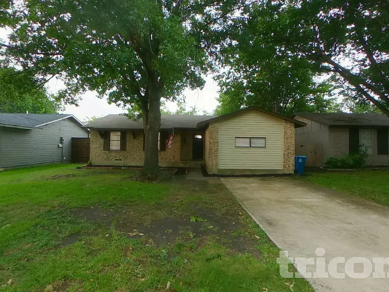 810 E Heath St — Photo 1
