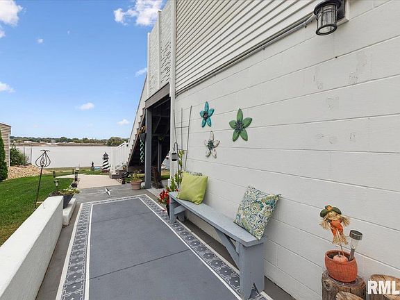 4th image of 114 4th St