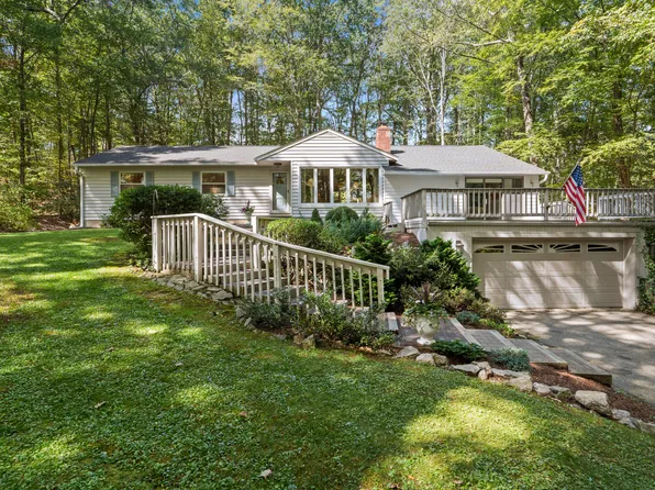 4 Old Bridge Road East, New Fairfield, CT 06812