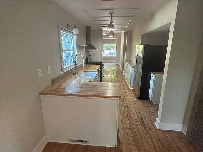 318 E Webster St — Photo 17