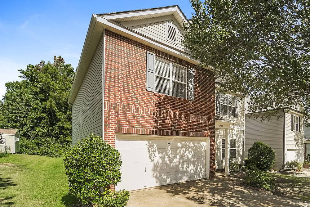 3 bed, 2.5 bath, 2076 sqft, $2,190 — Photo 4