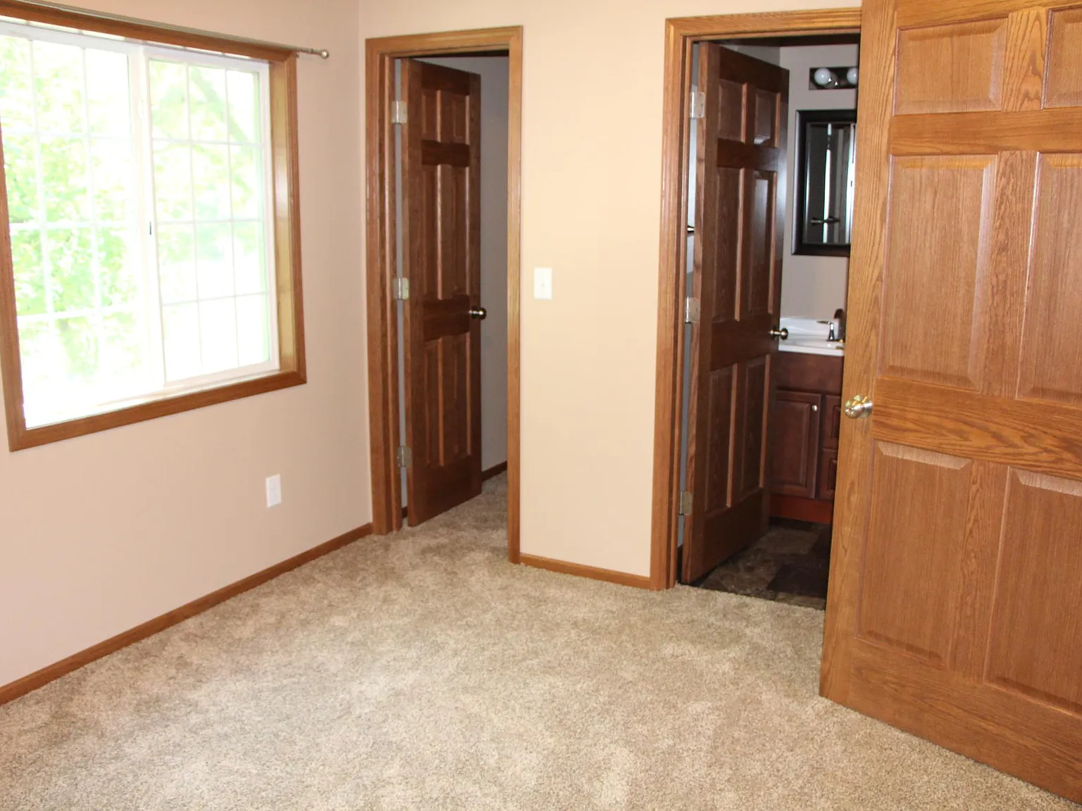 3 bed, 1097 sqft, $1,800 — Photo 4