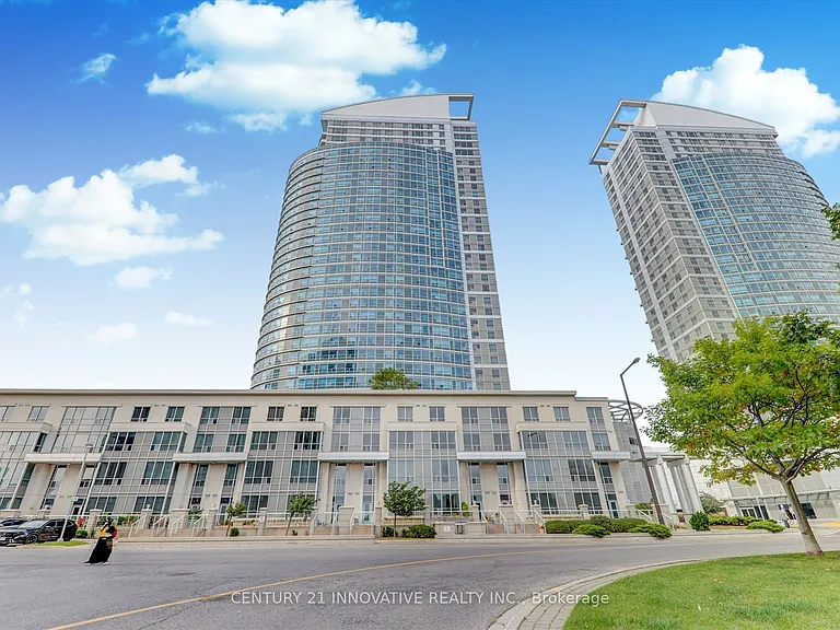 36 Lee Centre Dr #Townhouse 307 — Photo 1