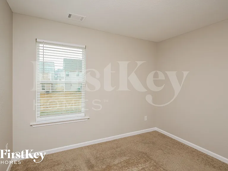 811 Walnut Creek Cir — Photo 5