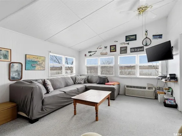 57 Sebolt BAY, Lumsden Beach, SK S4S 4C0