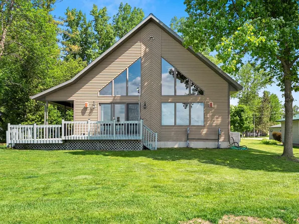 N6298 Cattau Beach Dr, Shawano, WI 54166