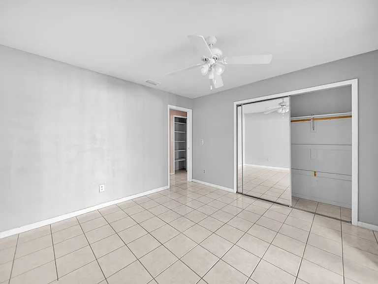 517 SE 23rd Pl — Photo 13