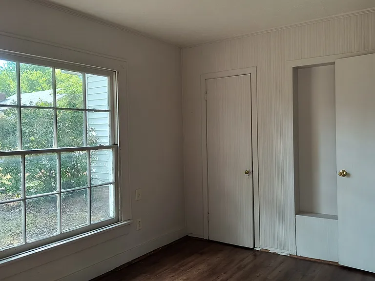 1215 S Elm St — Photo 8