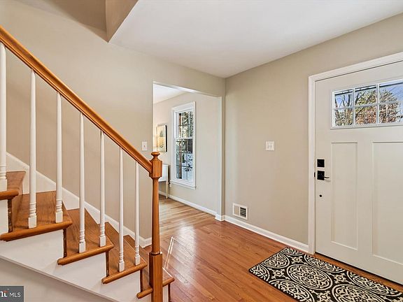 3rd image of 1006 W Joppa Rd