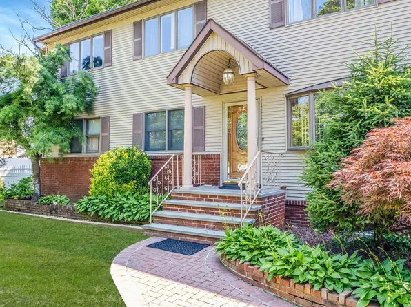 7 Patricia Avenue, Deer Park, NY 11729