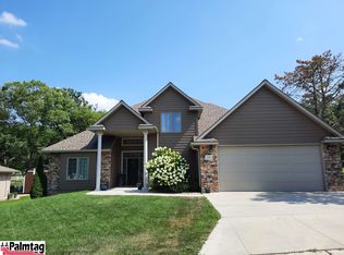 510 Pinewood Dr, Nebraska City, NE 68410