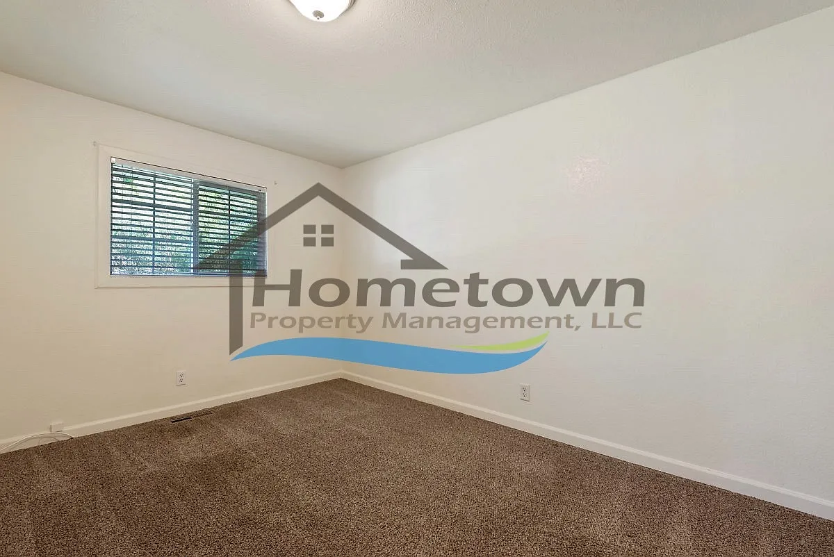 Spacious 4 Bedroom 2 Bath Duplex Unit in Hayden — Photo 4