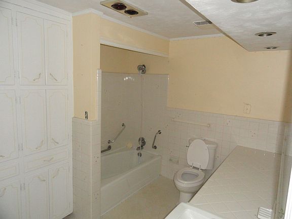 Bathroom with heat lamp