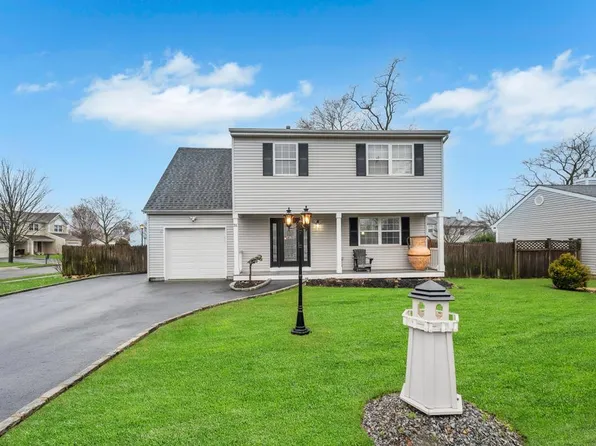 31 walnut, Central Islip, NY 11722