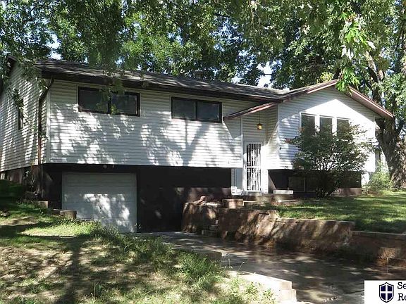 2nd image of 400 Mary Jane Ln
